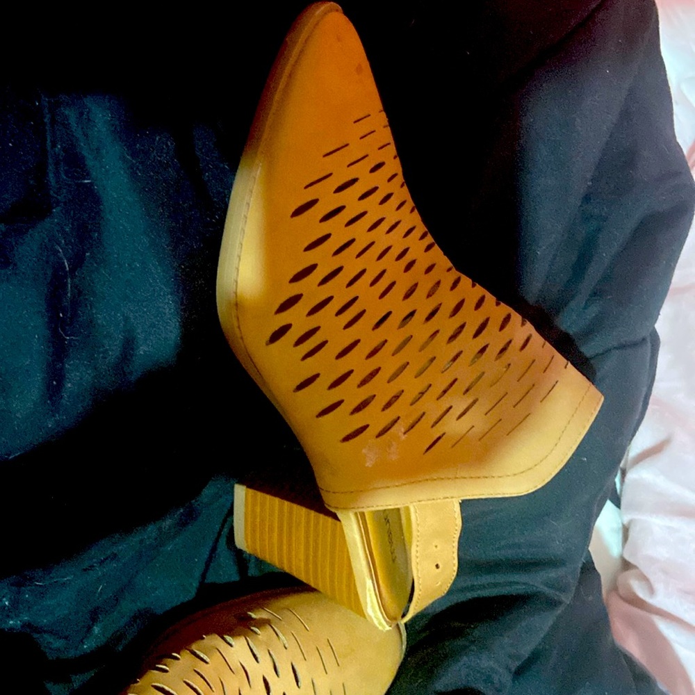 Tan boots with heels dress shoes well used